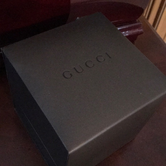 *Authentic* Gucci Ladies Bangle Bracelet Watch - Picture 7 of 8